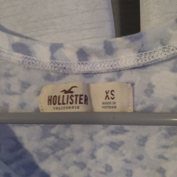 HOLLISTER CROP TOP - Picture 2 of 2